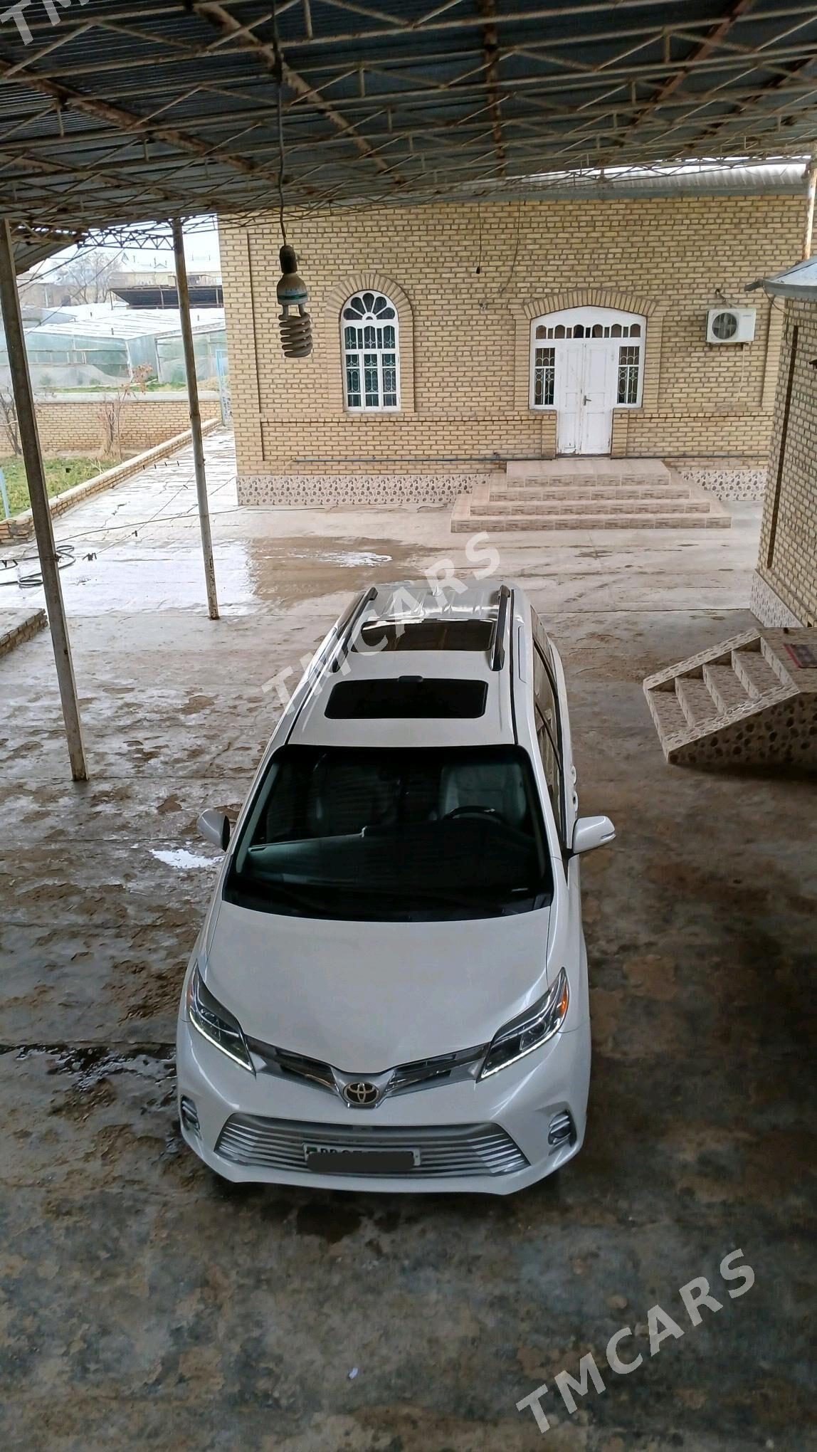 Toyota Sienna 2019 - 480 000 TMT - Мары - img 4