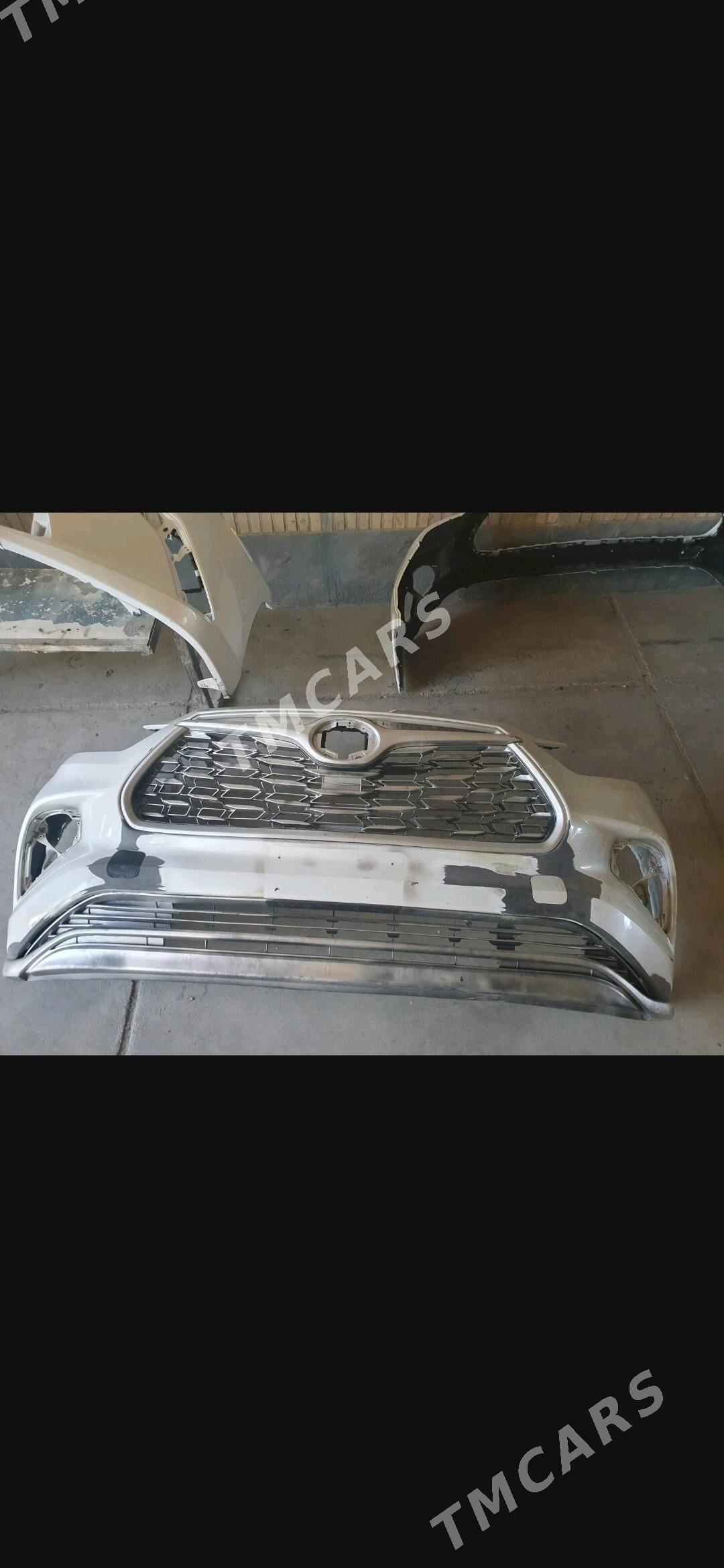Toyota Highlander 2022 - 689 000 TMT - Кëши - img 4