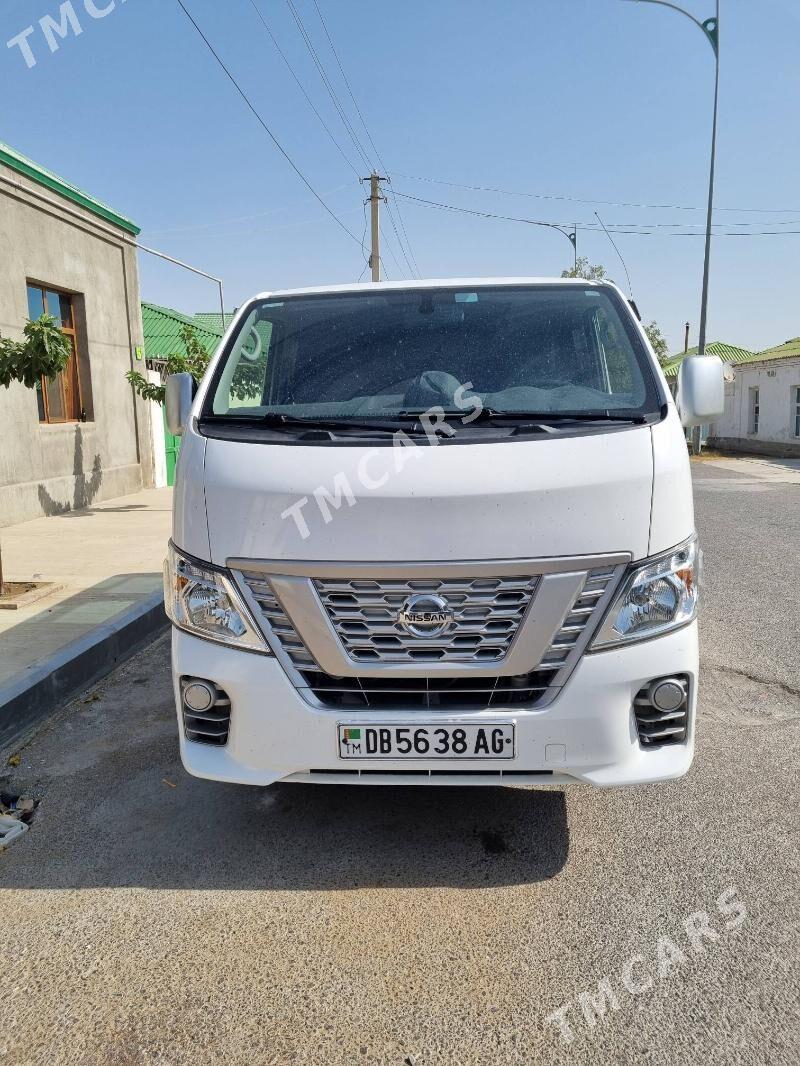 Nissan Urvan 2021 - 305 000 TMT - Бузмеин - img 3