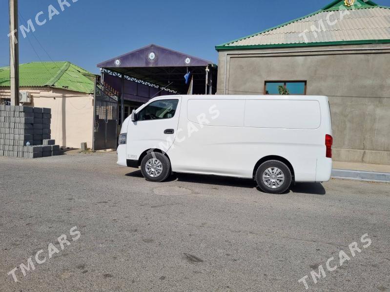 Nissan Urvan 2021 - 305 000 TMT - Бузмеин - img 5