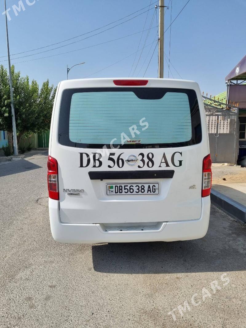 Nissan Urvan 2021 - 305 000 TMT - Бузмеин - img 2