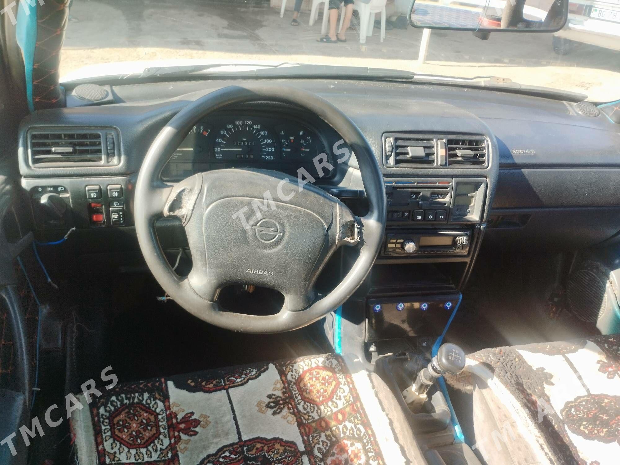 Opel Vectra 1995 - 16 000 TMT - Губадаг - img 4