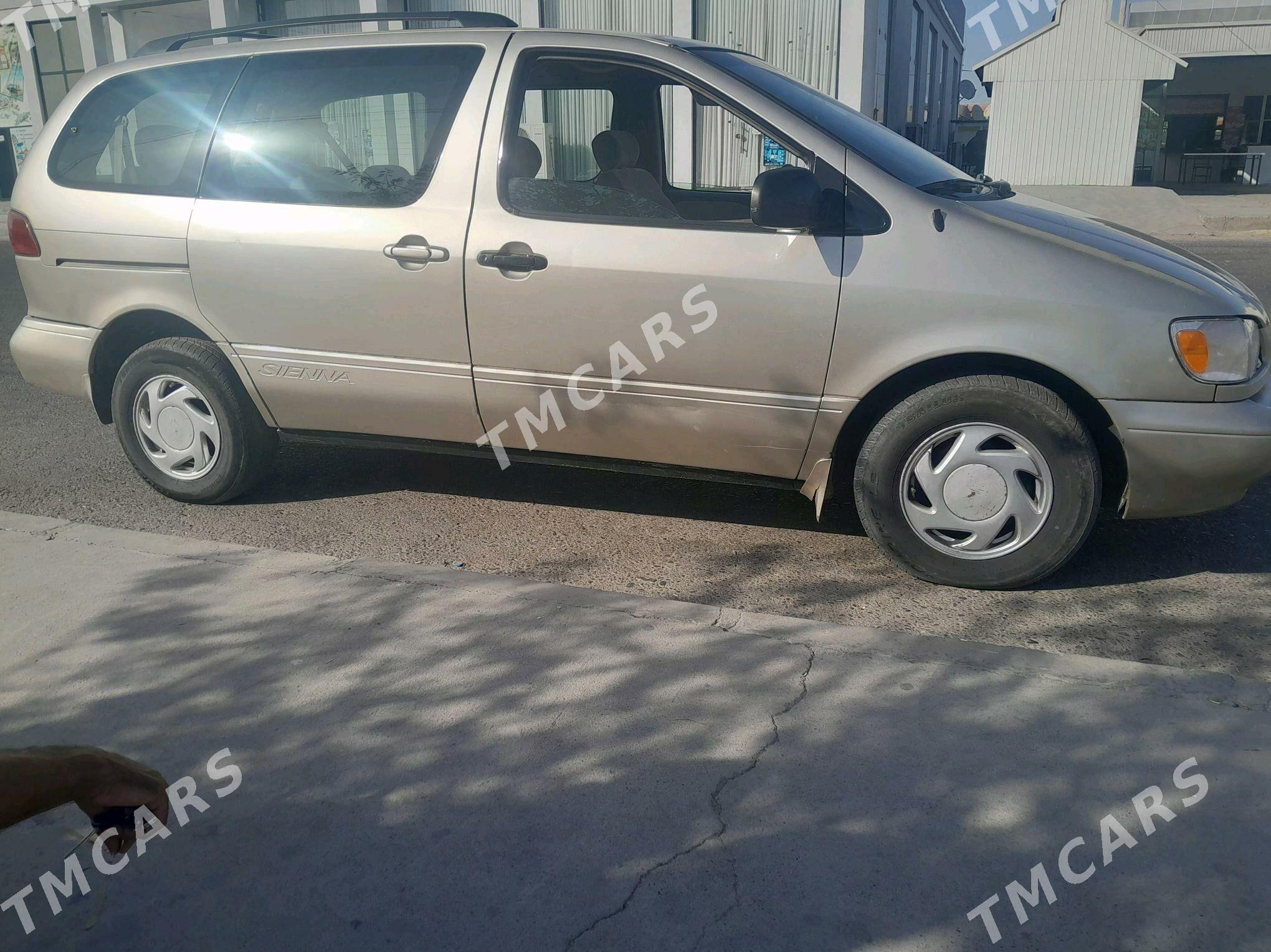 Toyota Sienna 2000 - 160 000 TMT - Тагтабазар - img 2