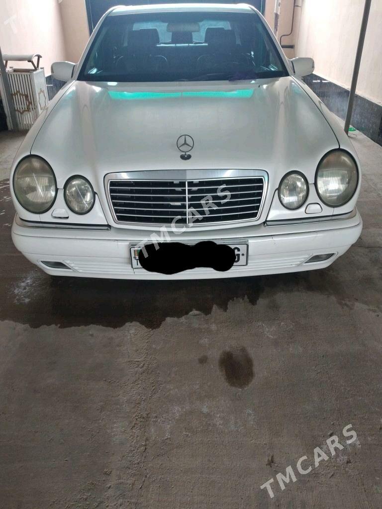 Mercedes-Benz E320 1999 - 110 000 TMT - Чоганлы - img 3