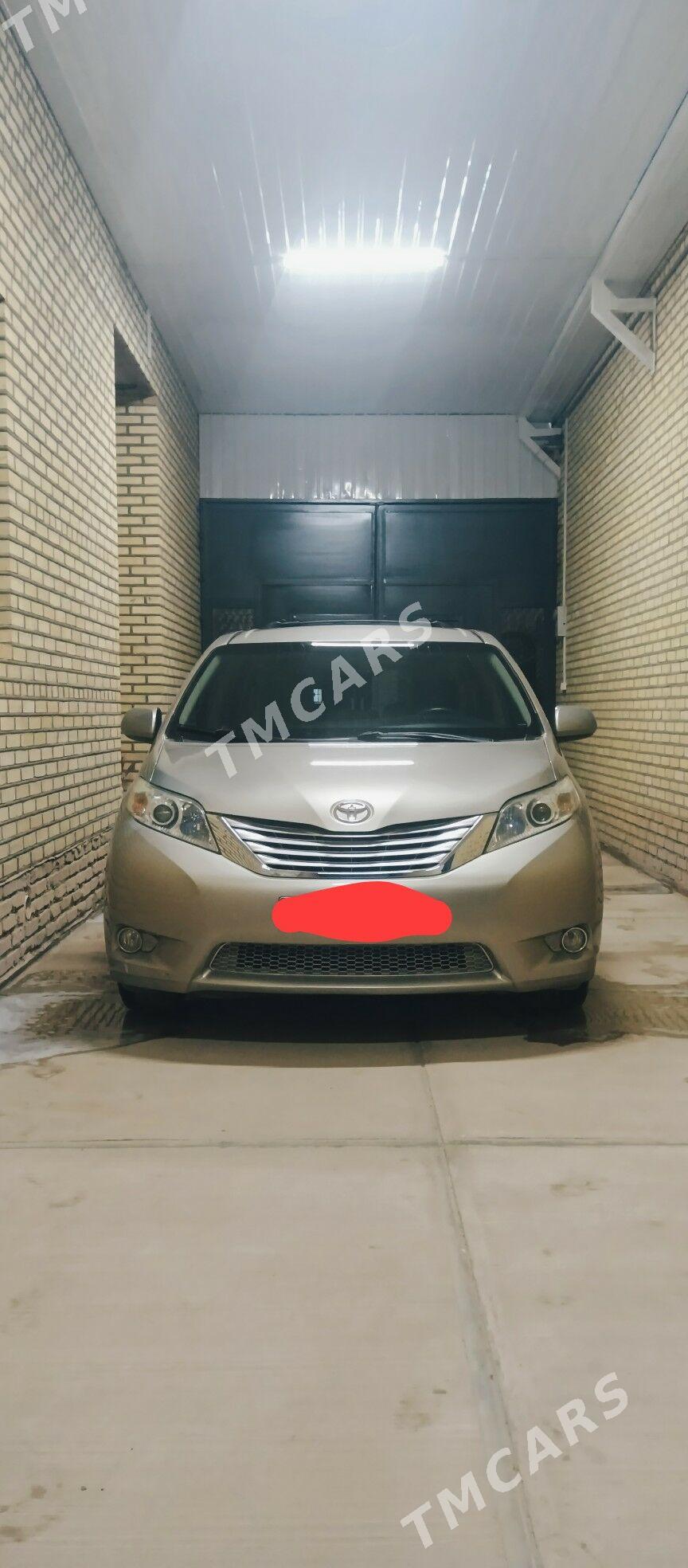 Toyota Sienna 2016 - 360 000 TMT - Gurbansoltan Eje - img 3