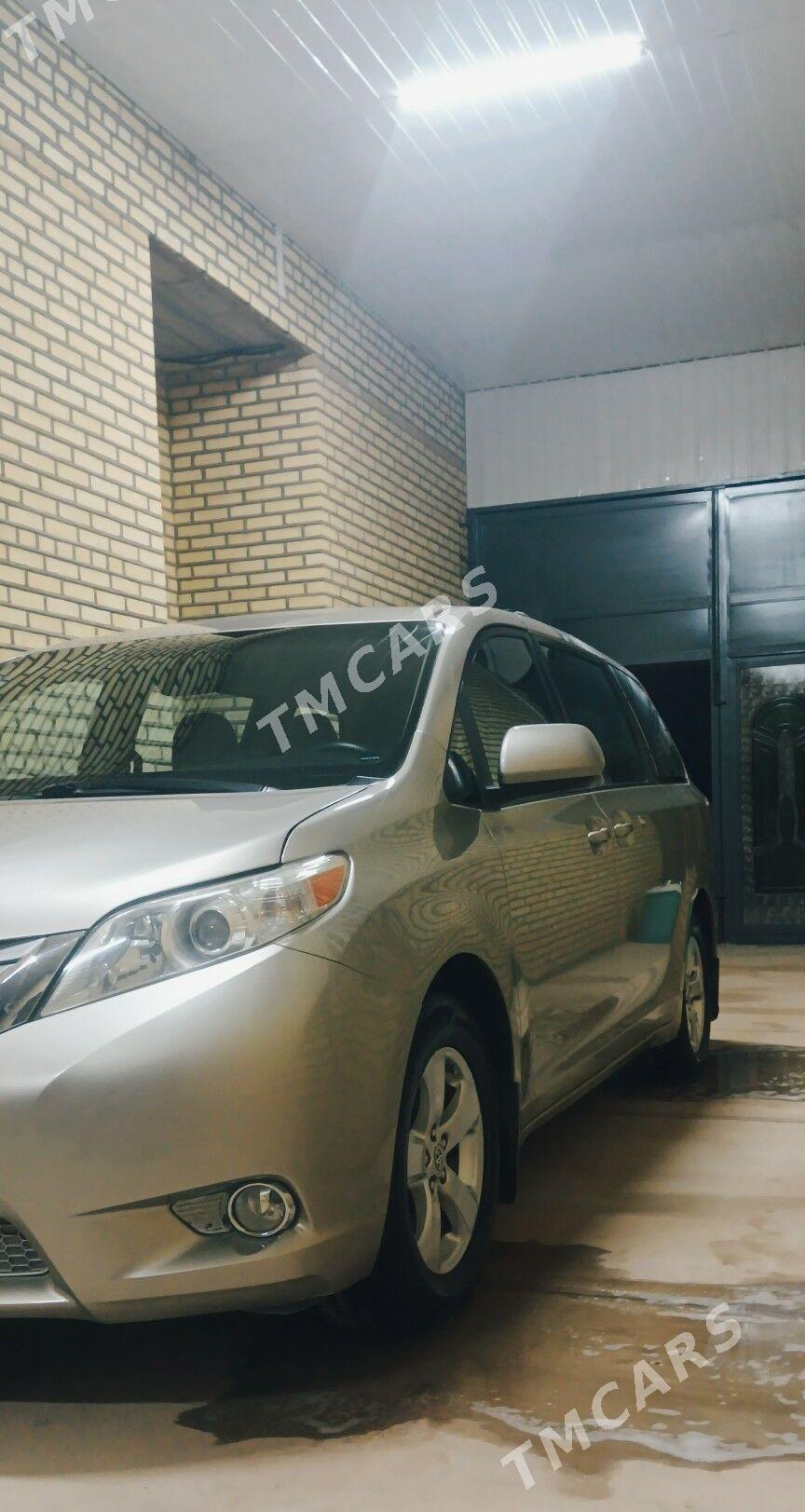 Toyota Sienna 2016 - 360 000 TMT - Gurbansoltan Eje - img 4