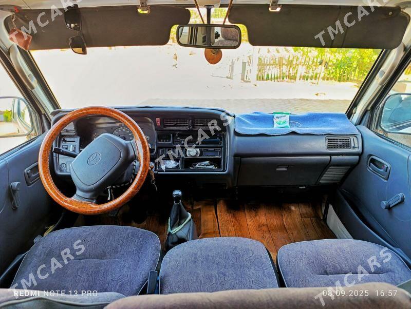 Toyota Hiace 2001 - 152 000 TMT - Baýramaly - img 4