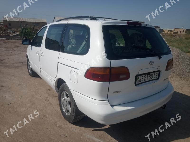 Toyota Sienna 2000 - 100 000 TMT - Фарап - img 3