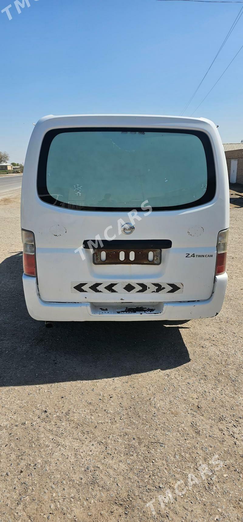 Nissan Urvan 2006 - 100 000 TMT - Сакарчага - img 3