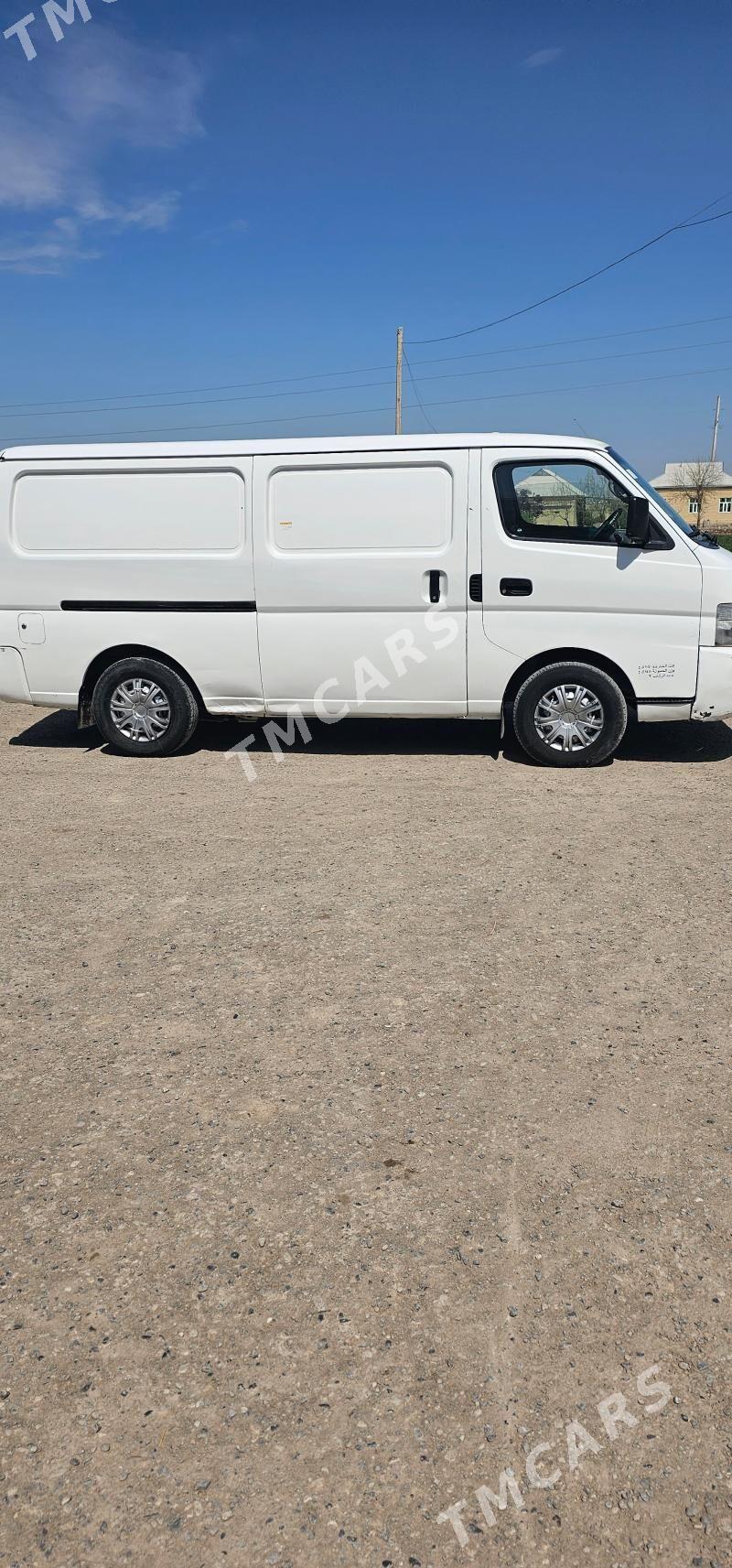 Nissan Urvan 2006 - 100 000 TMT - Сакарчага - img 6