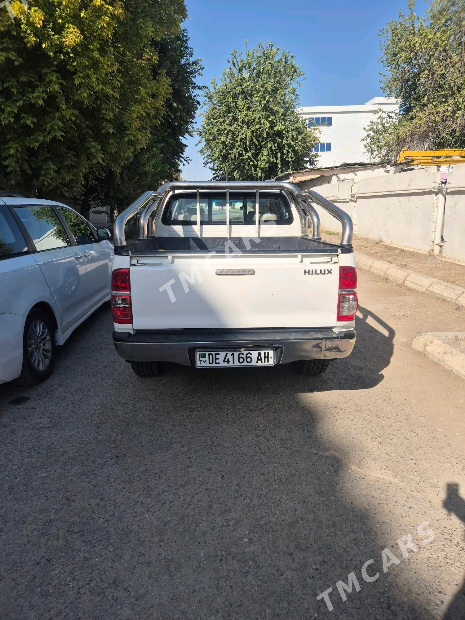Toyota Hilux 2013 - 350 000 TMT - Бахарден - img 4