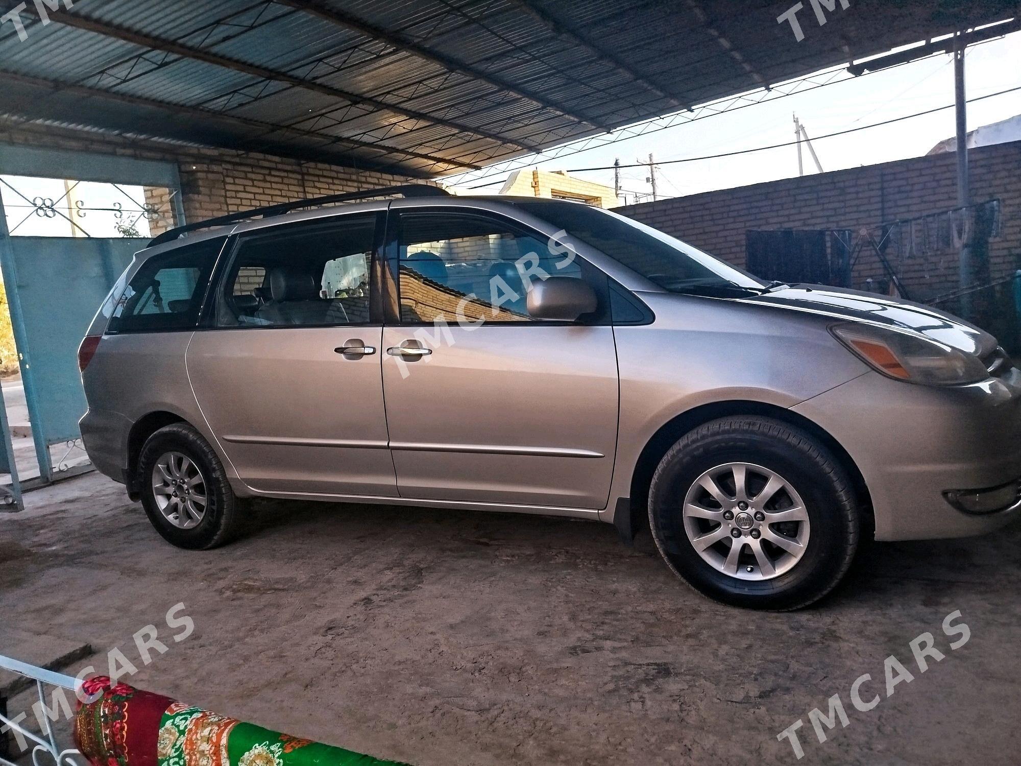 Toyota Sienna 2004 - 272 000 TMT - Дянев - img 2