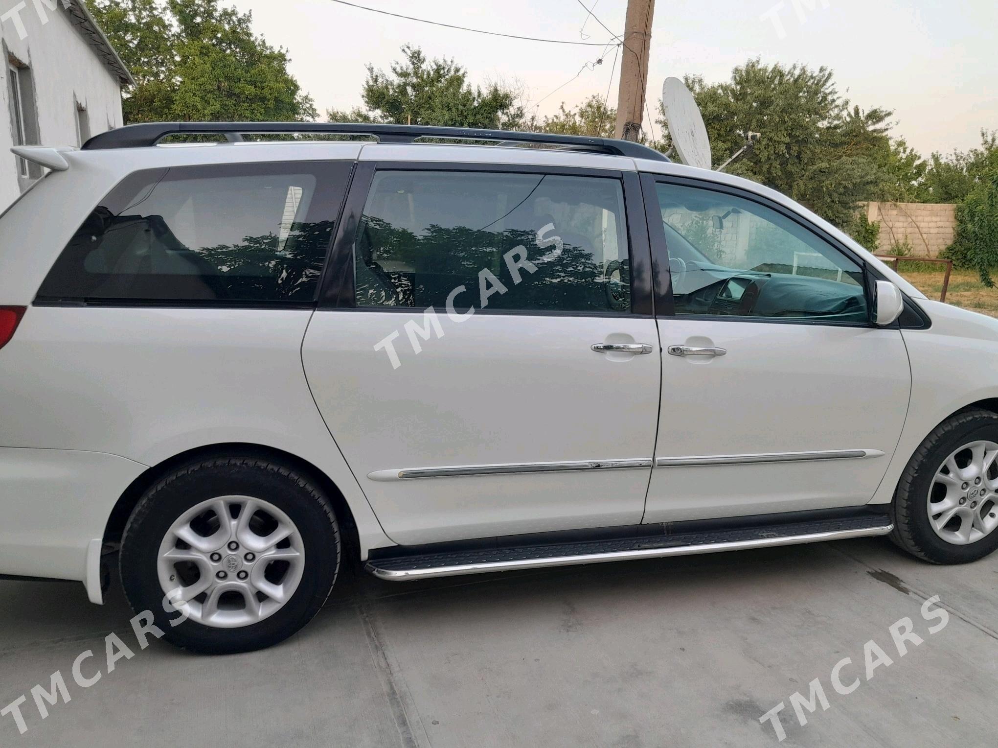 Toyota Sienna 2004 - 225 000 TMT - Достлук - img 3