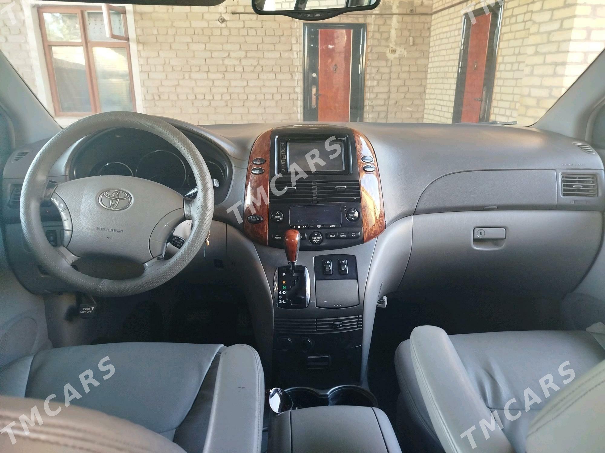 Toyota Sienna 2004 - 272 000 TMT - Дянев - img 6