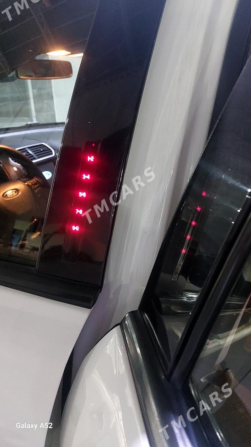 Ford Explorer 2017 - 288 000 TMT - Aşgabat - img 2