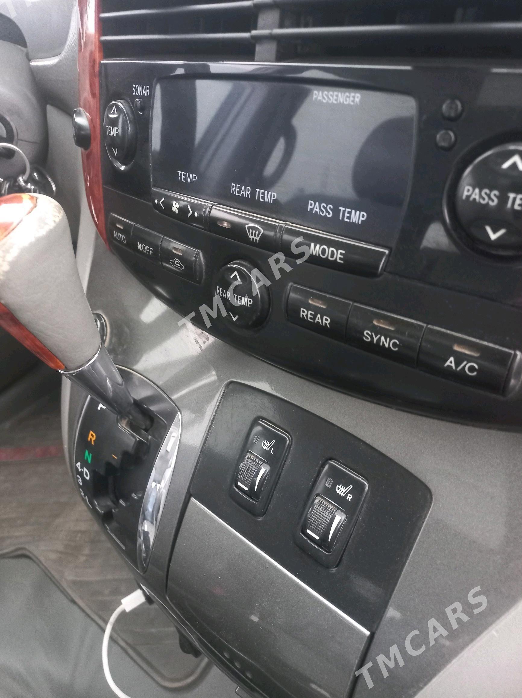 Toyota Sienna 2006 - 240 000 TMT - Darganata - img 6