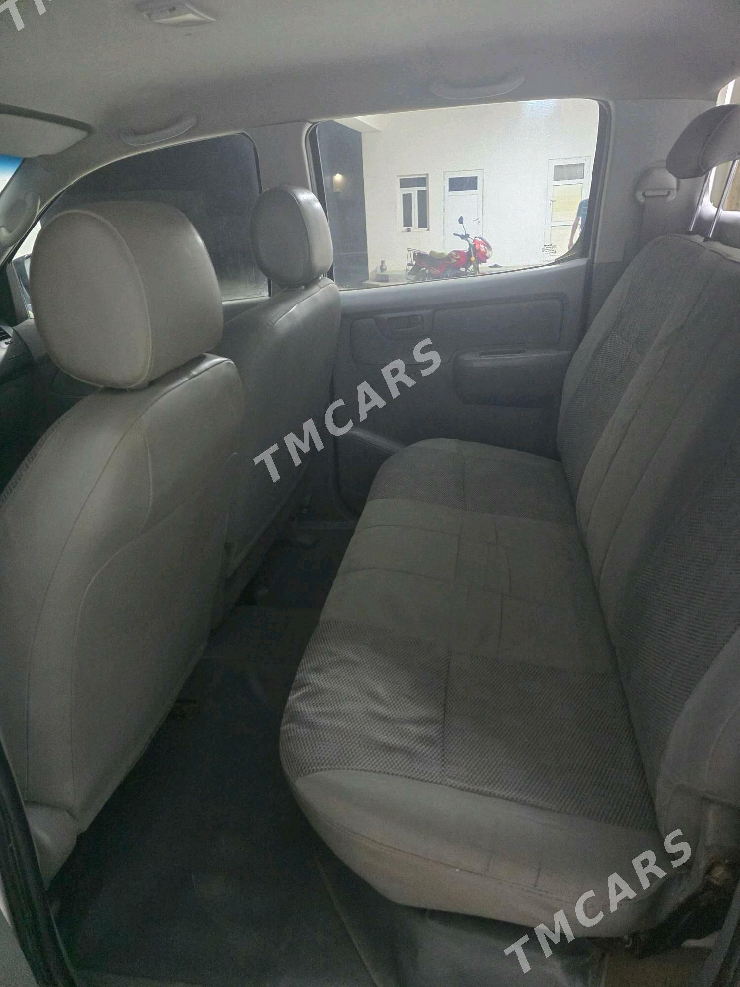 Toyota Hilux 2006 - 140 000 TMT - Гумдаг - img 4