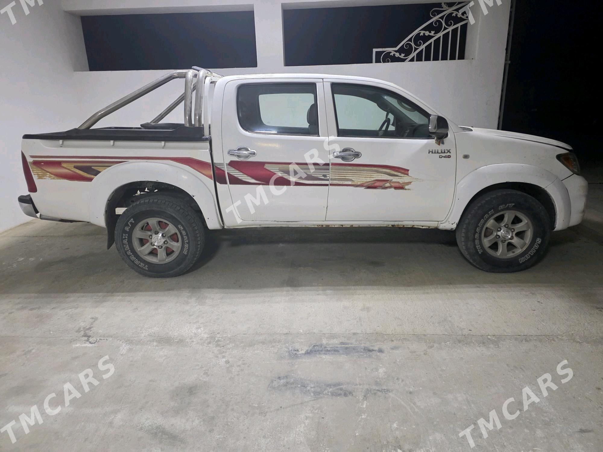 Toyota Hilux 2006 - 140 000 TMT - Гумдаг - img 5
