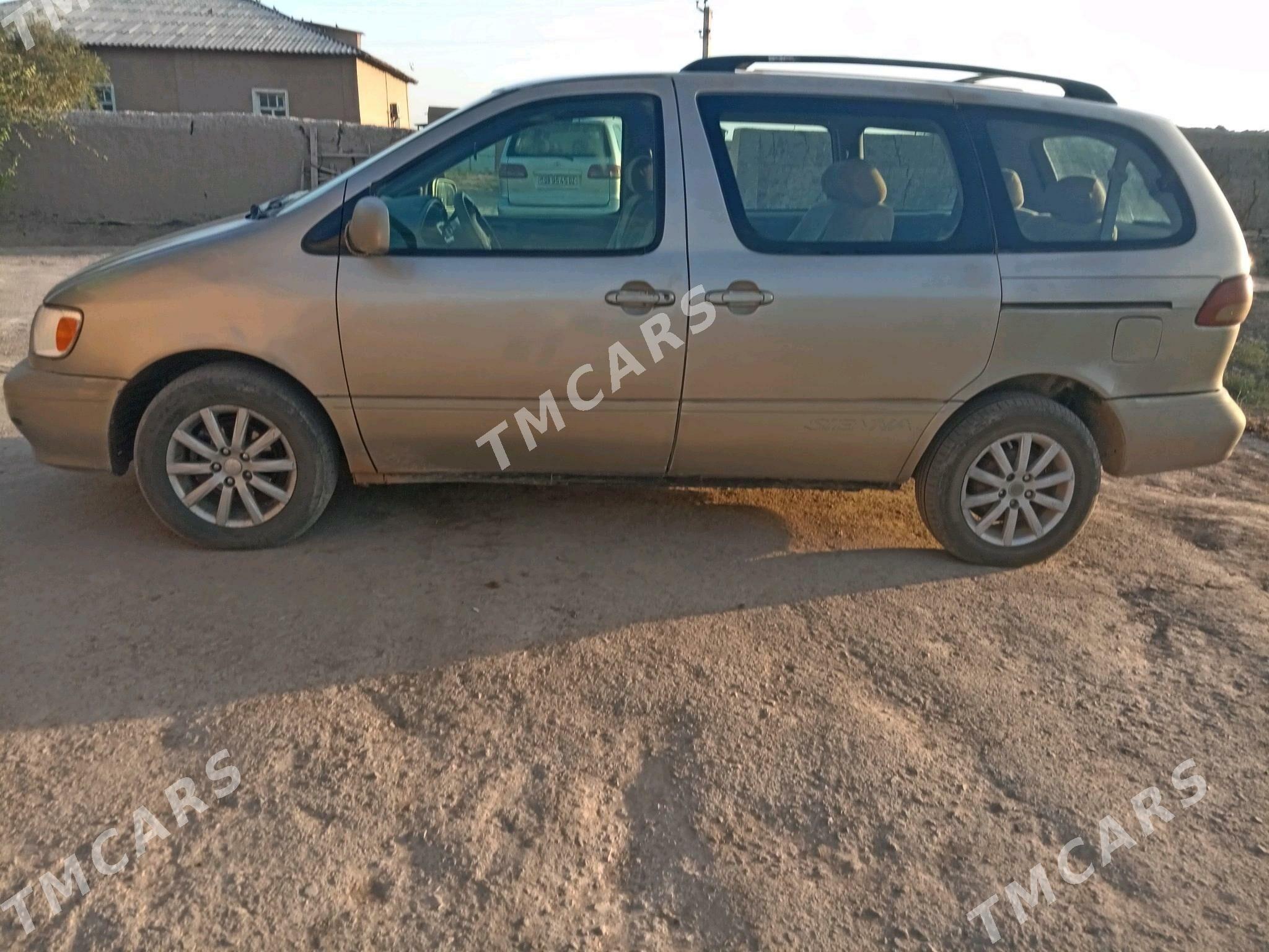 Toyota Sienna 2002 - 150 000 TMT - Türkmenbaşy etr. - img 4