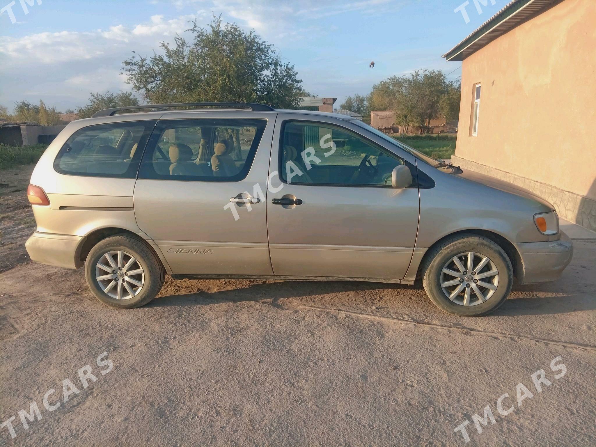Toyota Sienna 2002 - 150 000 TMT - Türkmenbaşy etr. - img 6