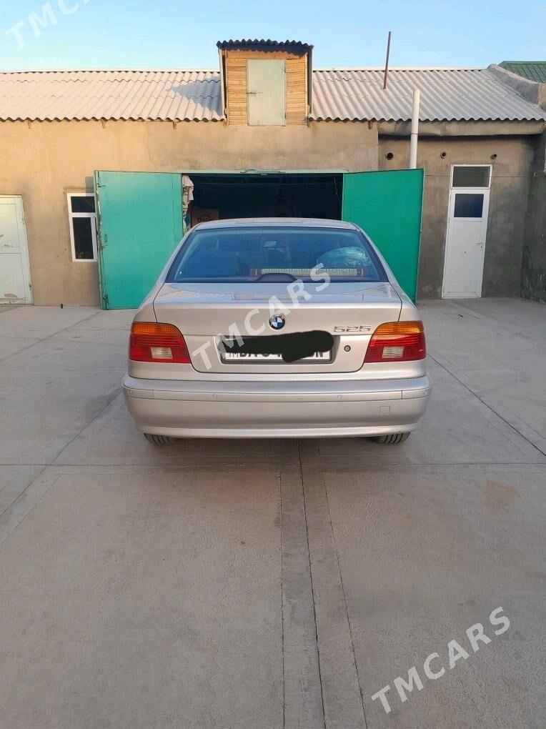 BMW E39 2002 - 125 000 TMT - Balkanabat - img 3