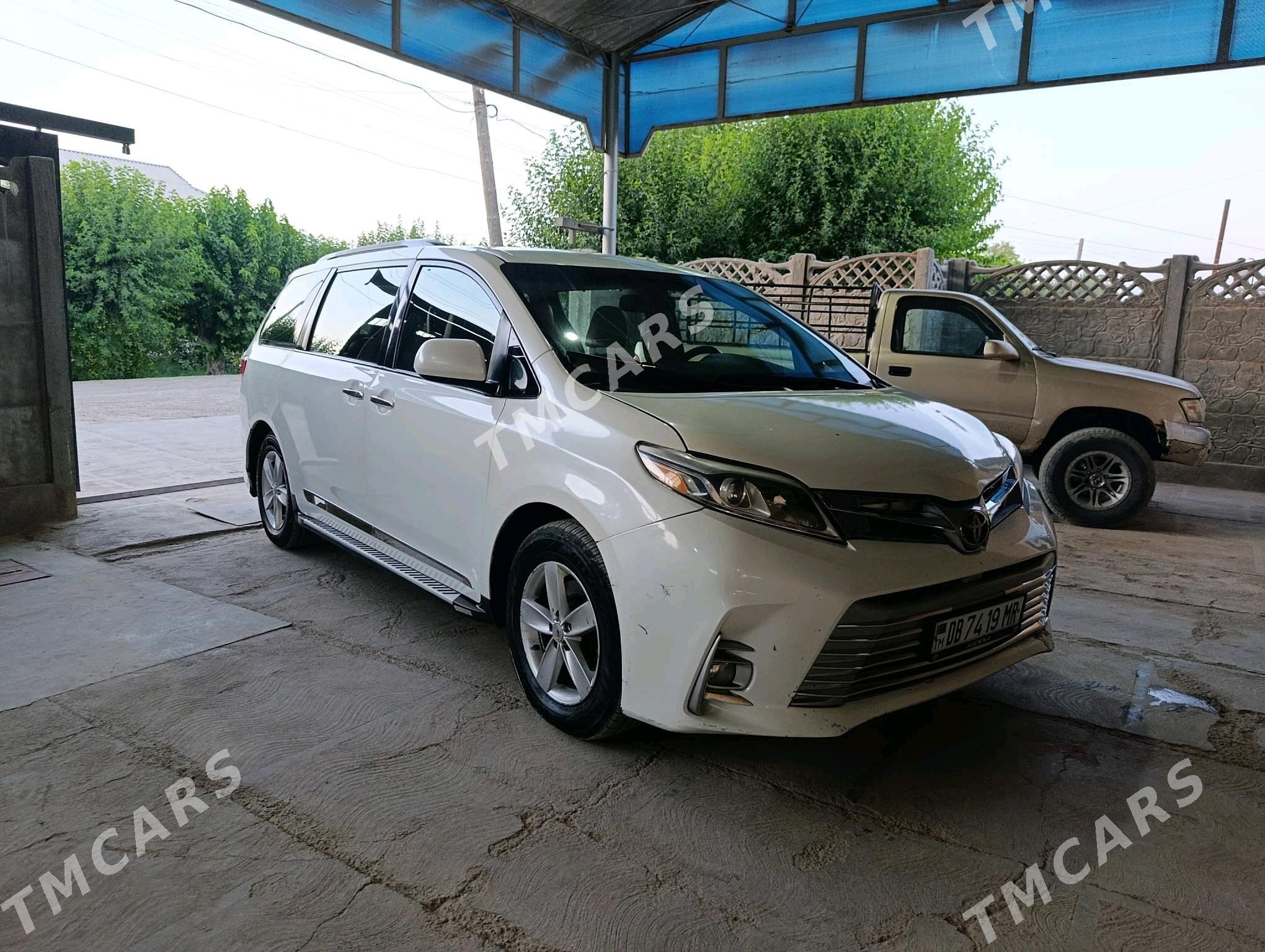 Toyota Sienna 2011 - 265 000 TMT - Türkmengala - img 6