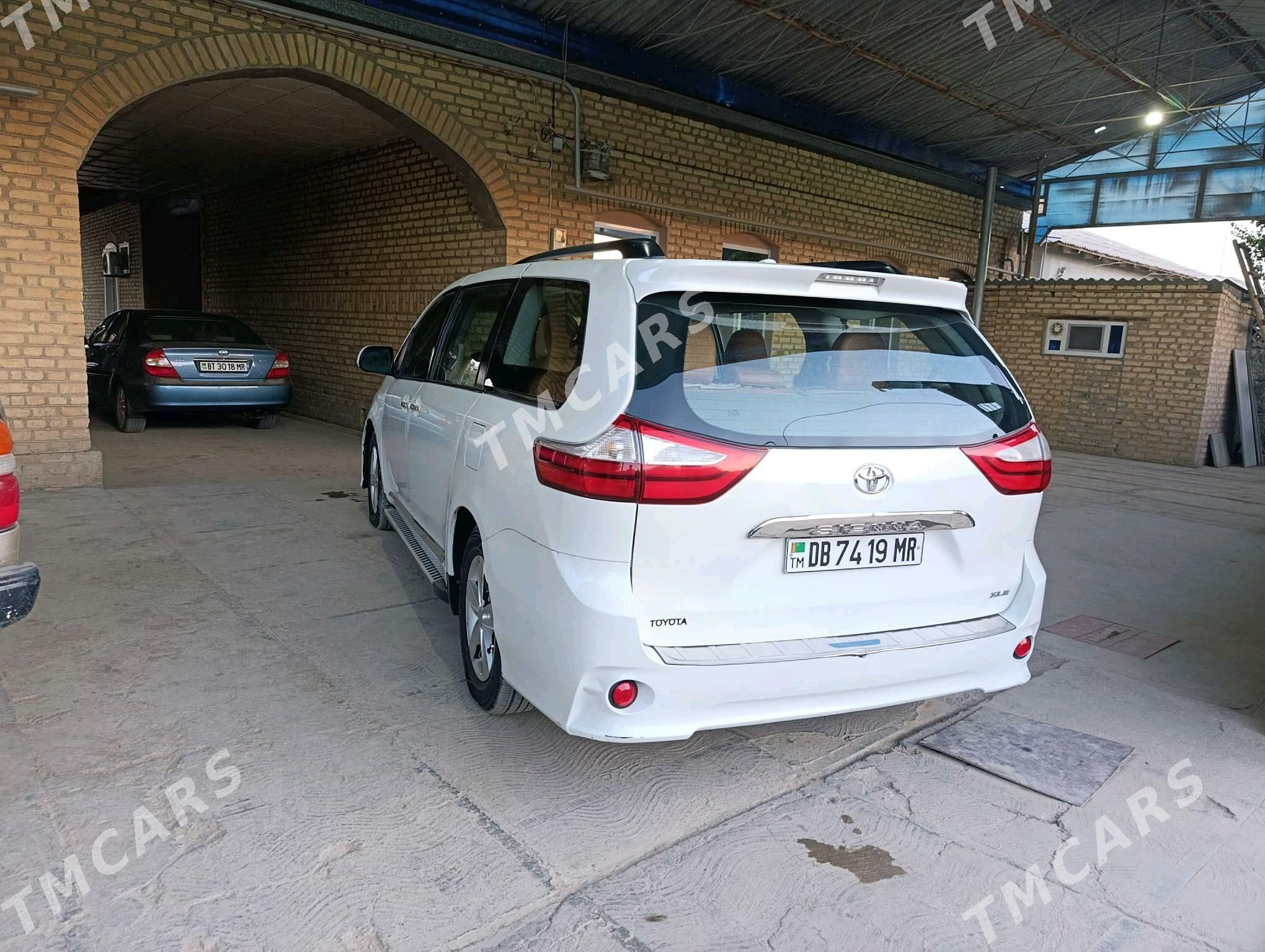 Toyota Sienna 2011 - 265 000 TMT - Türkmengala - img 7