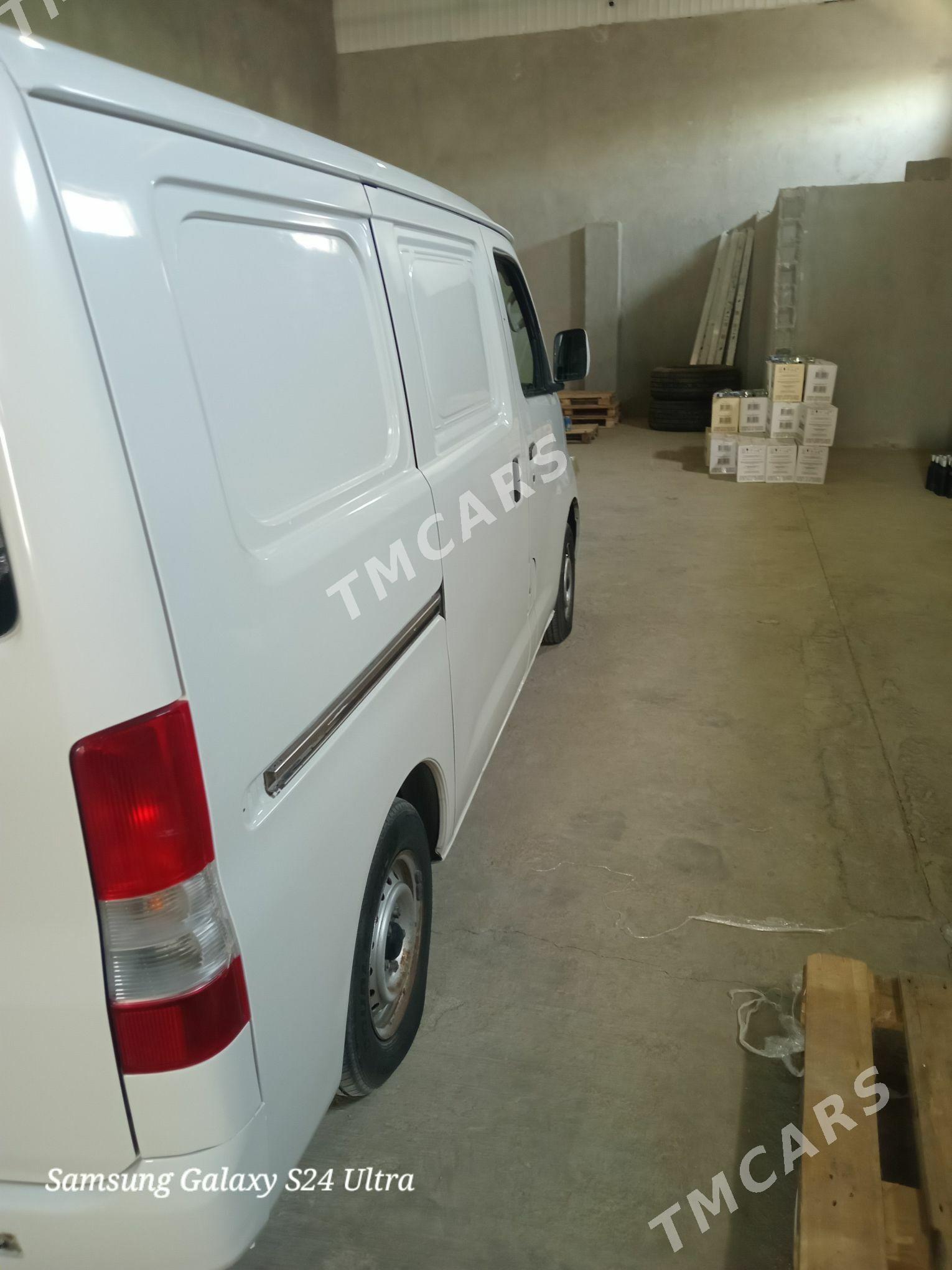 Toyota Hiace 2011 - 170 000 TMT - Aşgabat - img 4