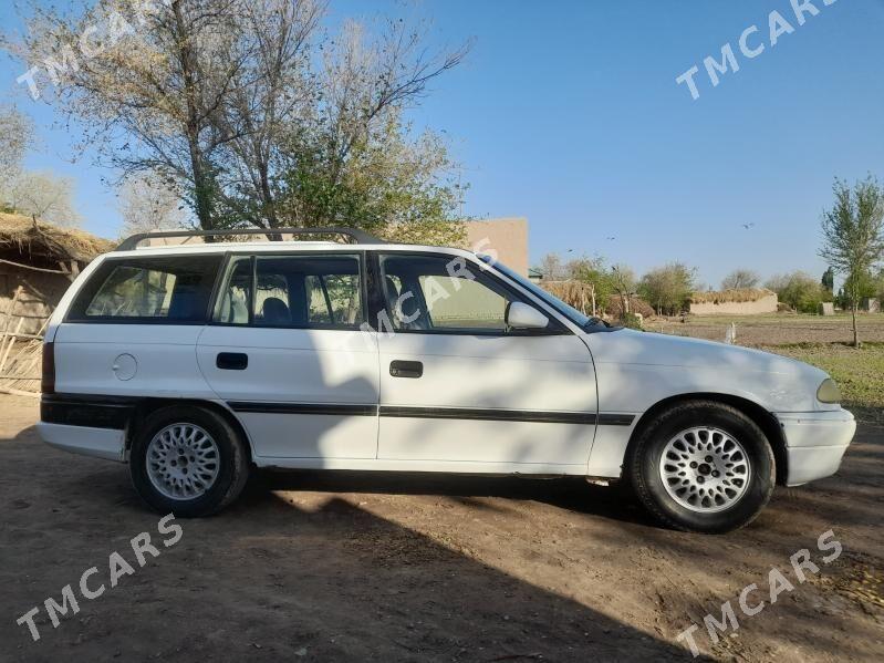 Opel Astra 1993 - 45 000 TMT - Гурбансолтан Едже - img 3