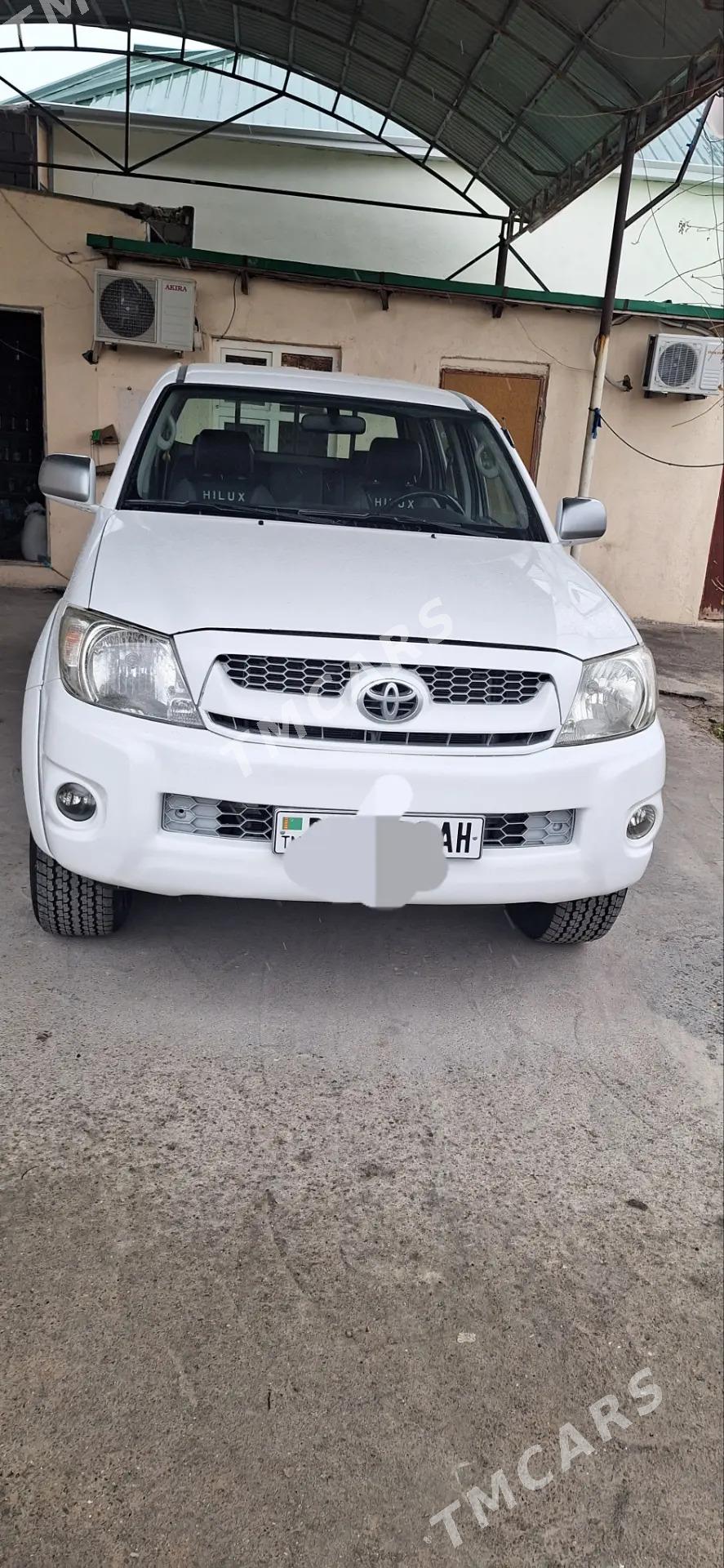 Toyota Hilux 2011 - 288 000 TMT - Бахарден - img 2