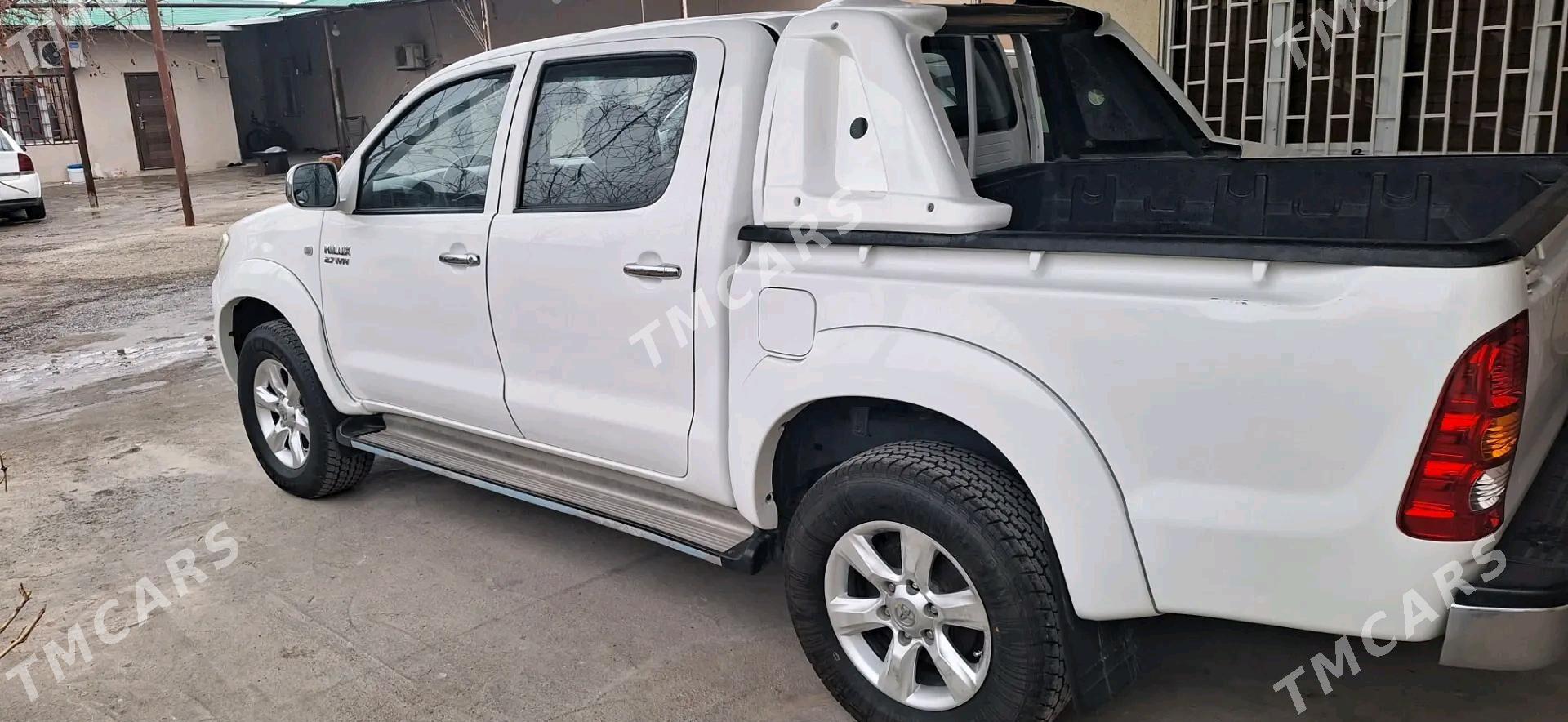 Toyota Hilux 2011 - 288 000 TMT - Бахарден - img 4