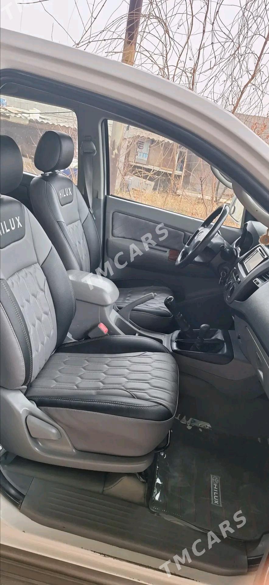 Toyota Hilux 2011 - 288 000 TMT - Бахарден - img 6