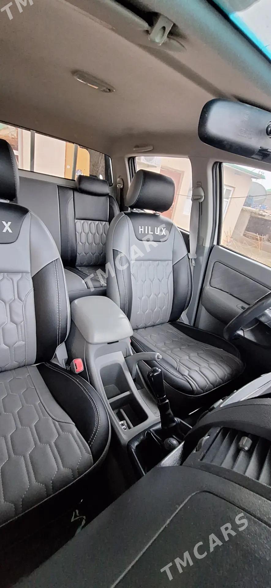 Toyota Hilux 2011 - 288 000 TMT - Бахарден - img 7