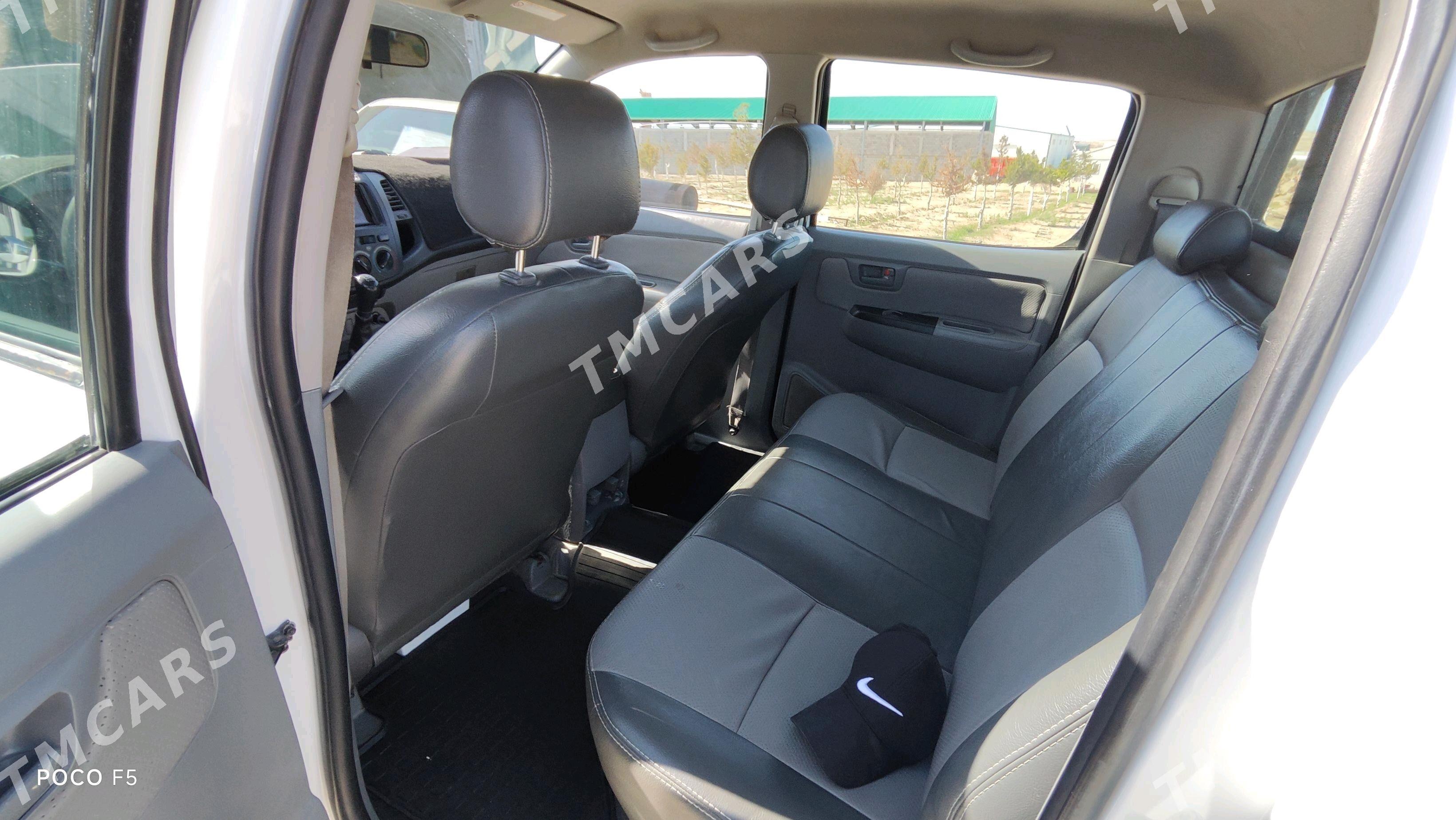 Toyota Hilux 2011 - 240 000 TMT - Хазар - img 6