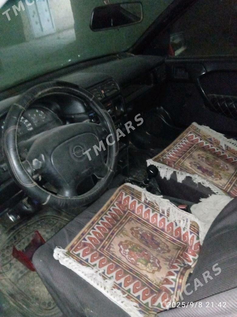 Opel Vectra 1993 - 30 000 TMT - Чарджоу - img 3