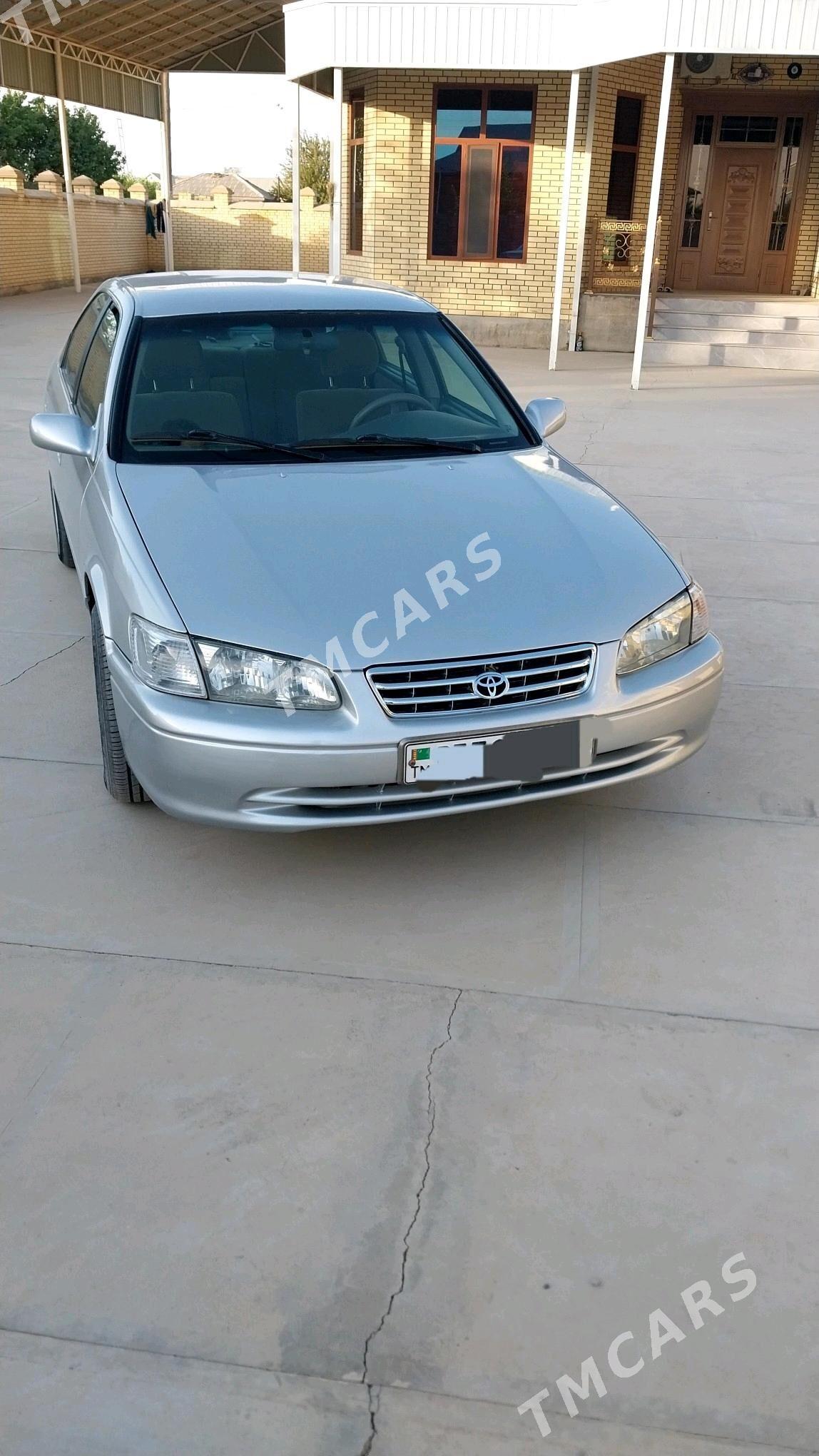 Toyota Camry 2001 - 140 000 TMT - Мургап - img 1