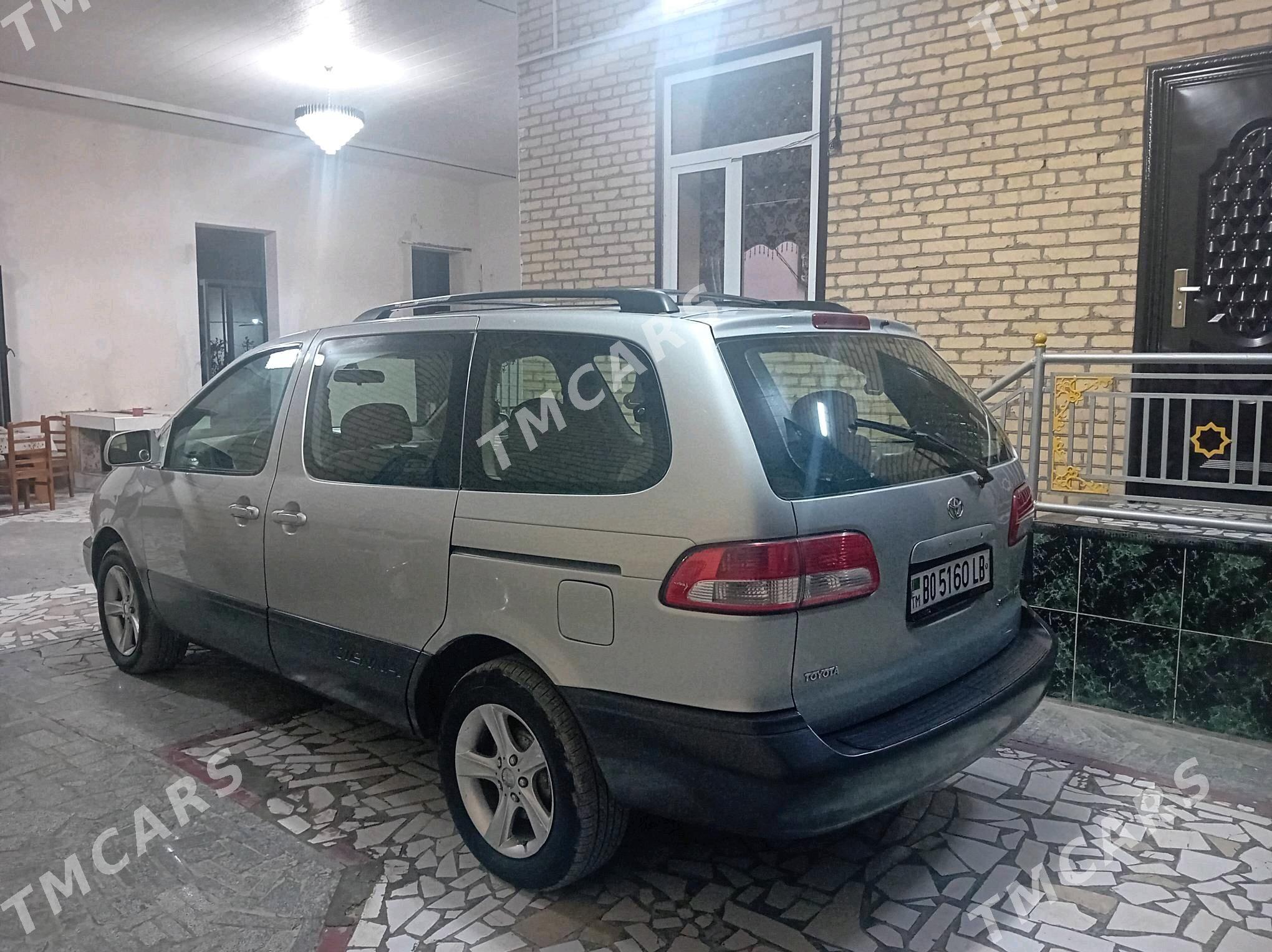 Toyota Sienna 2002 - 165 000 TMT - Туркменабат - img 2