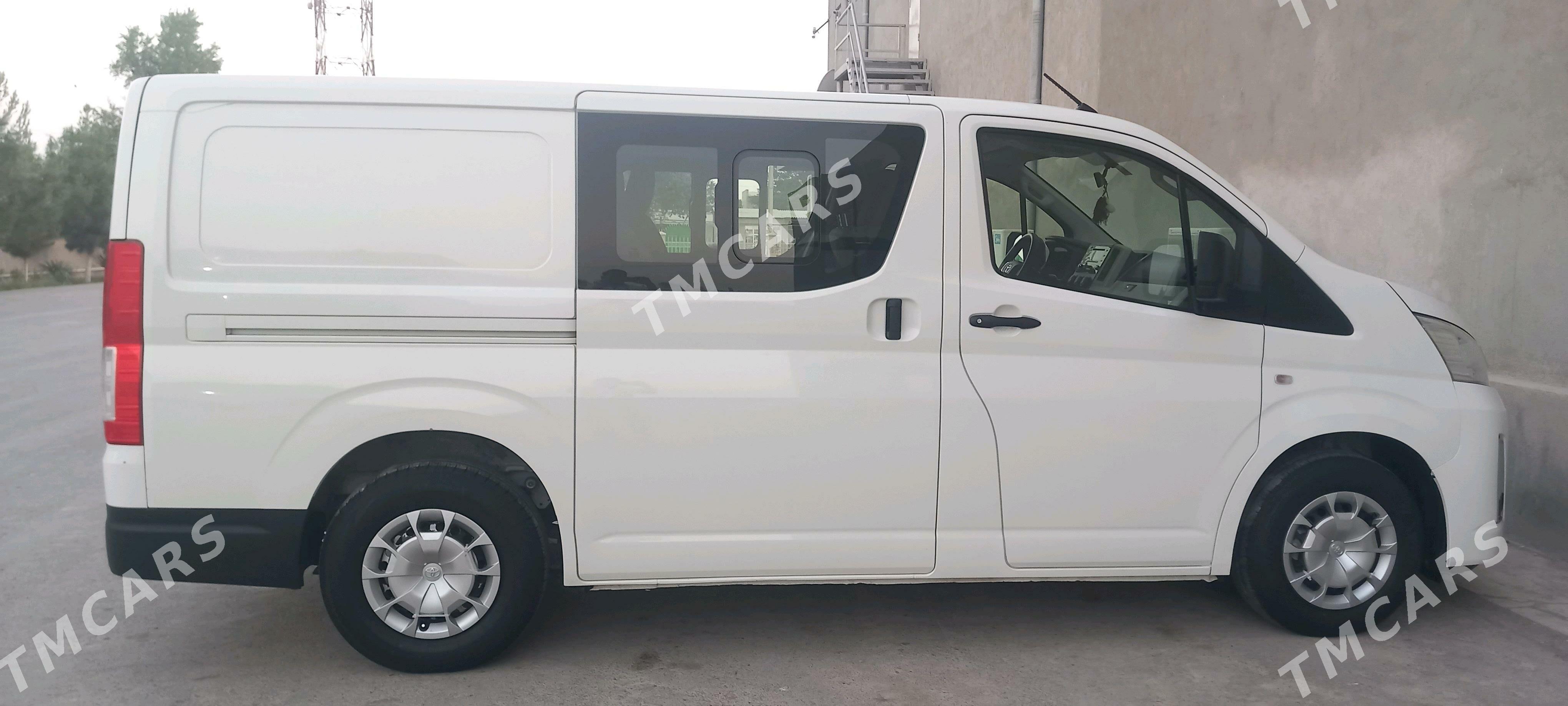 Toyota Hiace 2022 - 475 000 TMT - Гарабекевюл - img 1