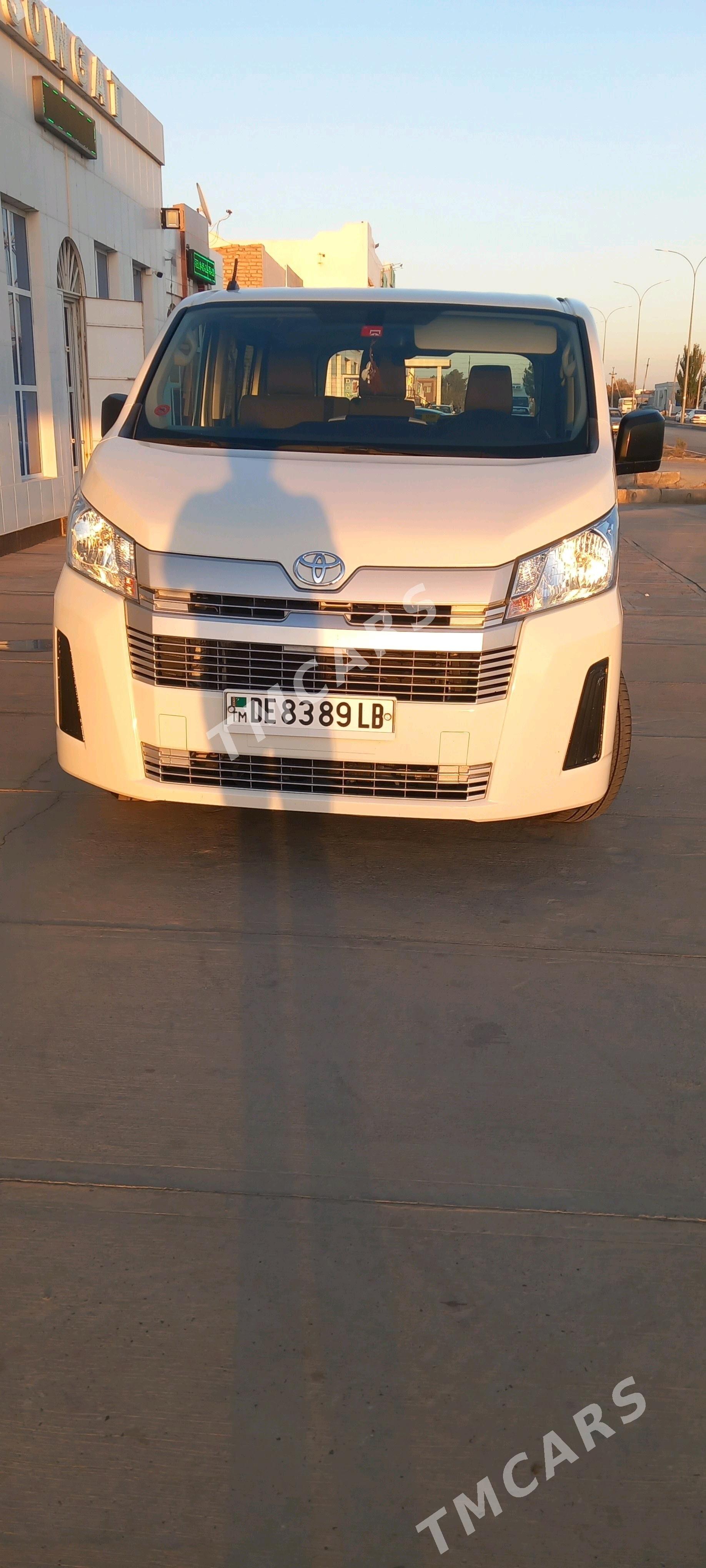 Toyota Hiace 2022 - 475 000 TMT - Гарабекевюл - img 5