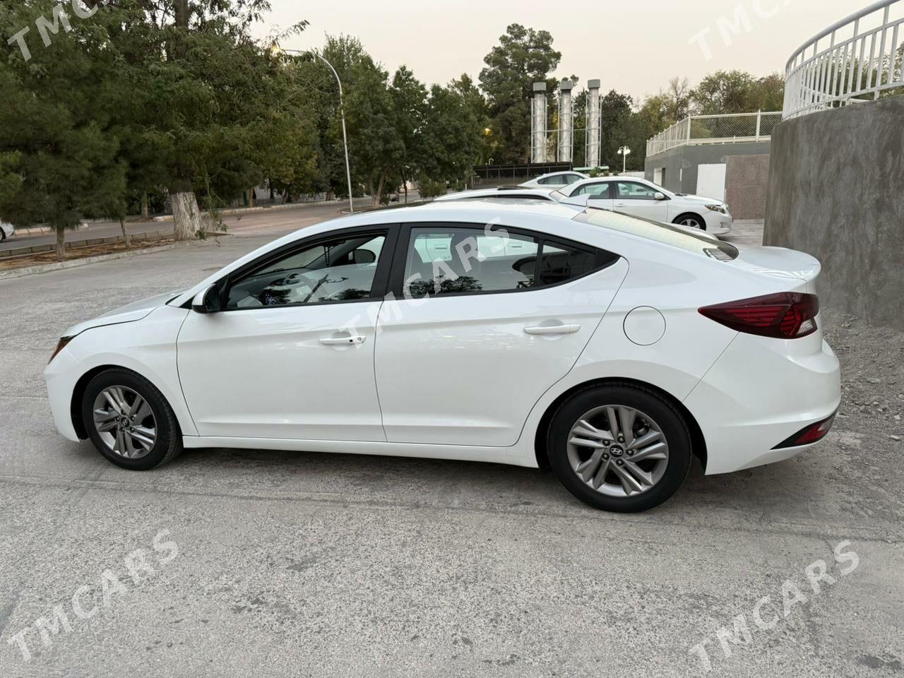 Hyundai Elantra 2019 - 230 000 TMT - Kim raýon - img 5