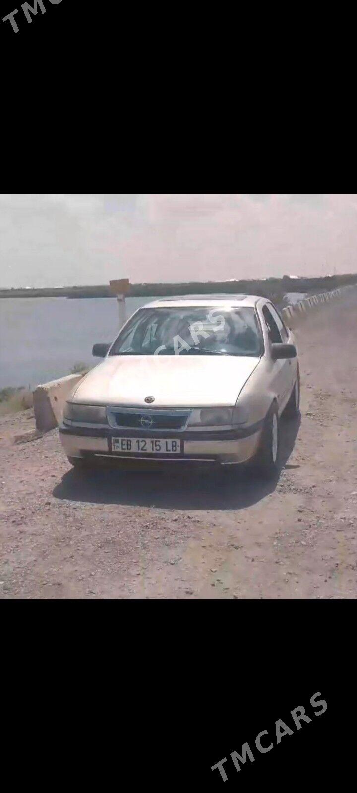Opel Vectra 1989 - 20 000 TMT - Газаджак - img 1