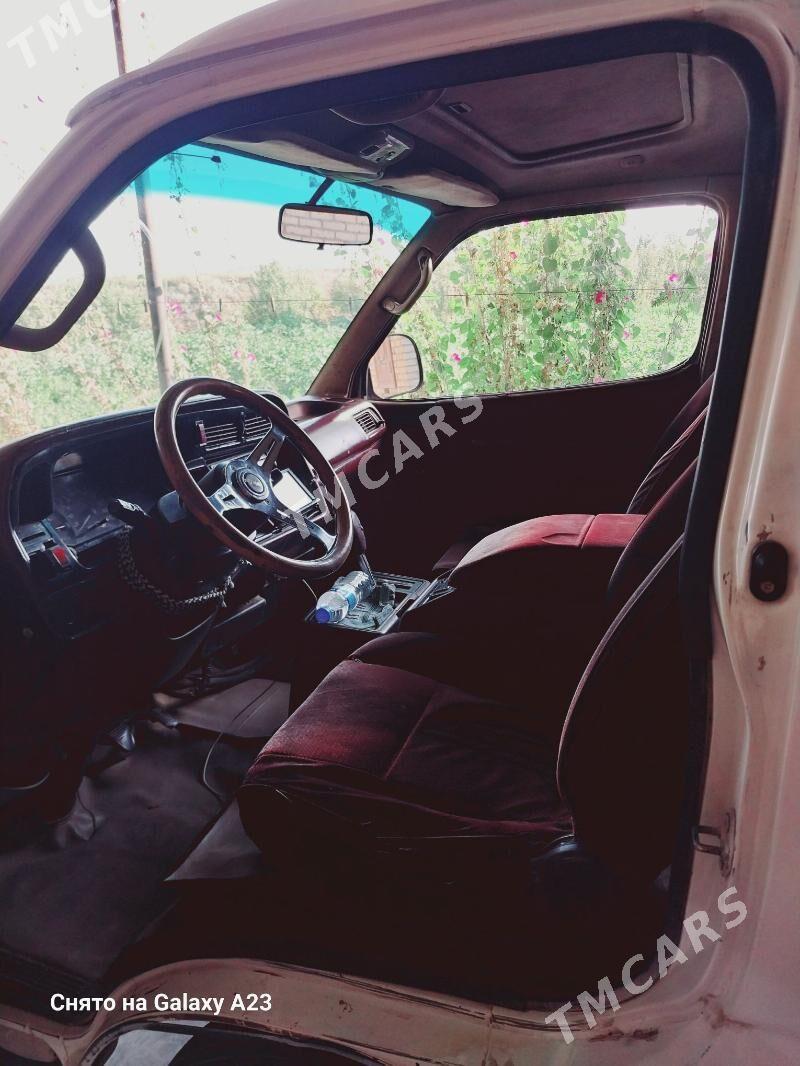 Toyota Hiace 1990 - 85 000 TMT - Чарджоу - img 4