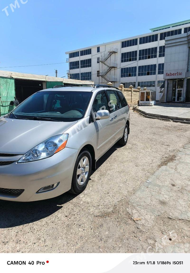 Toyota Sienna 2009 - 248 000 TMT - Мары - img 1