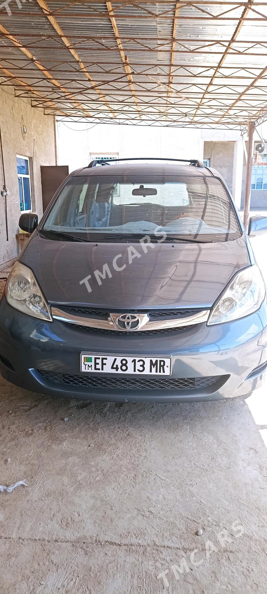 Toyota Sienna 2006 - 250 000 TMT - Мургап - img 4