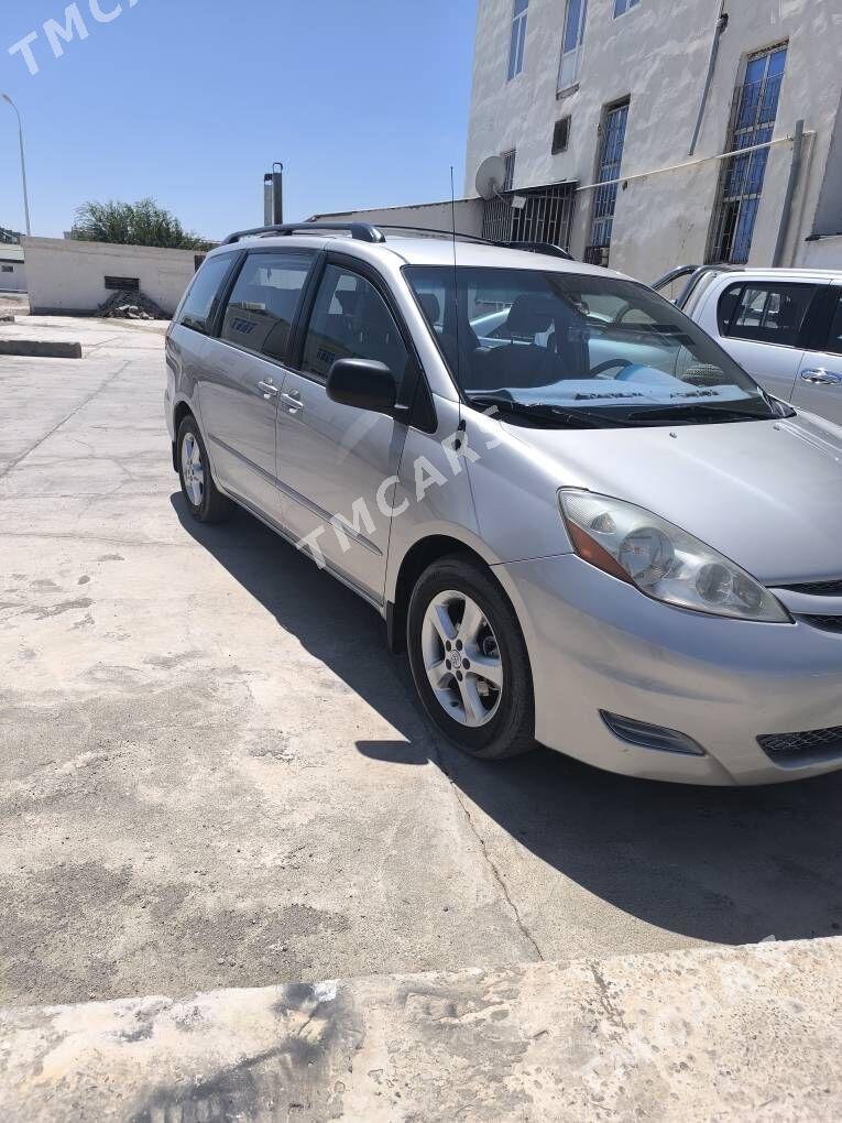 Toyota Sienna 2009 - 230 000 TMT - Туркменабат - img 1