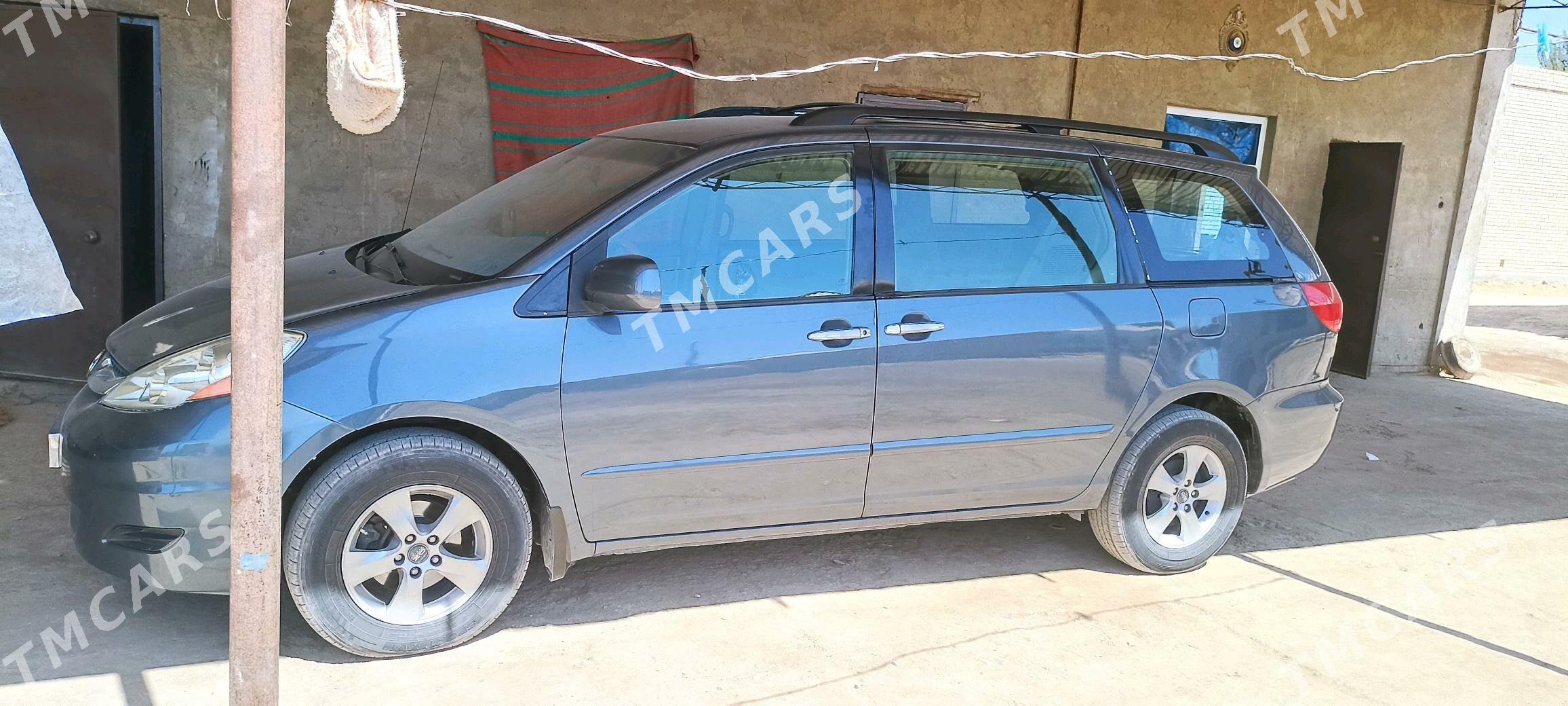 Toyota Sienna 2006 - 250 000 TMT - Мургап - img 2
