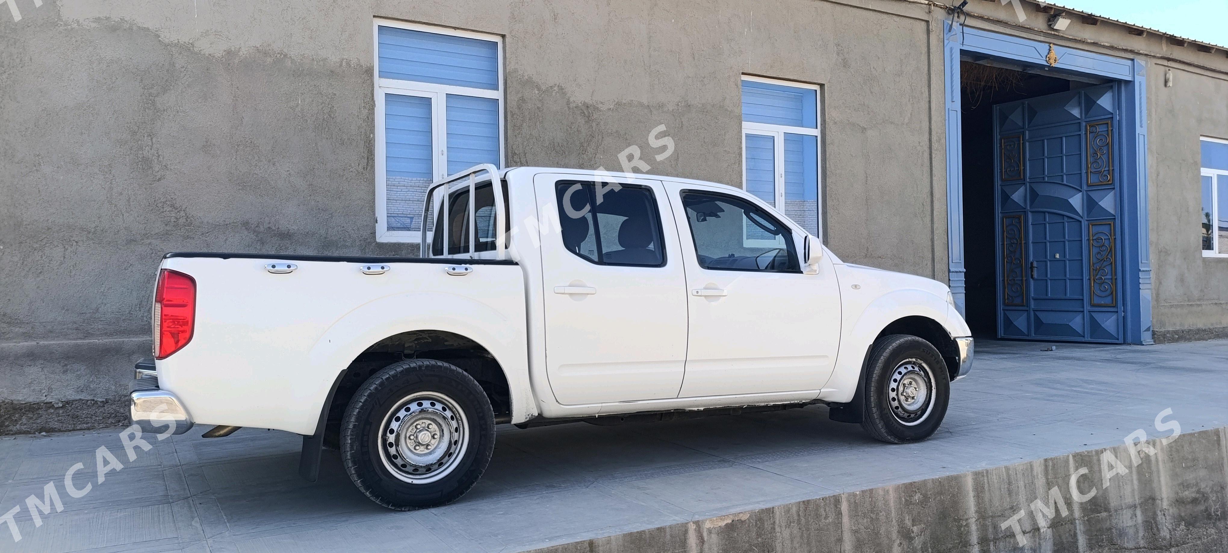 Nissan Navara 2011 - 180 000 TMT - Фарап - img 3
