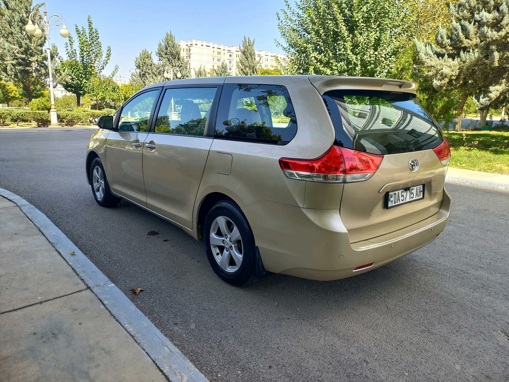 Toyota Sienna 2011 - 250 000 TMT - Ашхабад - img 4