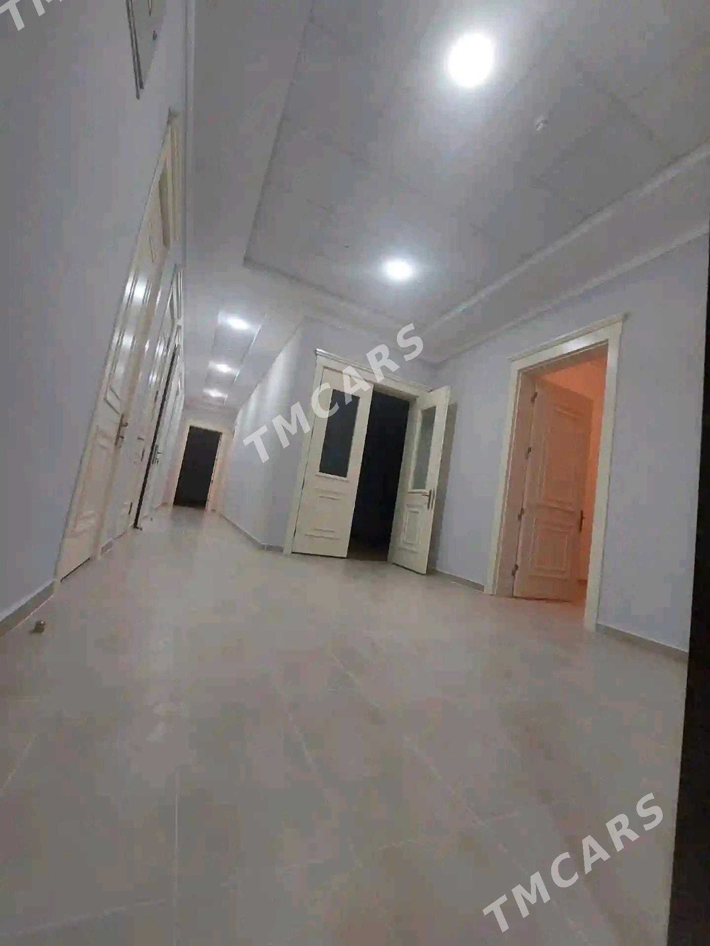 Cehow 6etaz 4kom 200m2 - Çehow köç. (A.Nyýazow şaýoly) - img 1