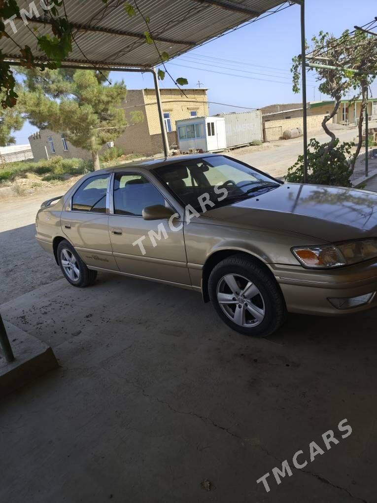 Toyota Camry 2000 - 135 000 TMT - Çärjew - img 1